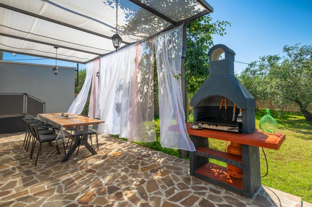 Holiday House Chill Out Loborika Pula 6 Persons Marčana Kültér fotó